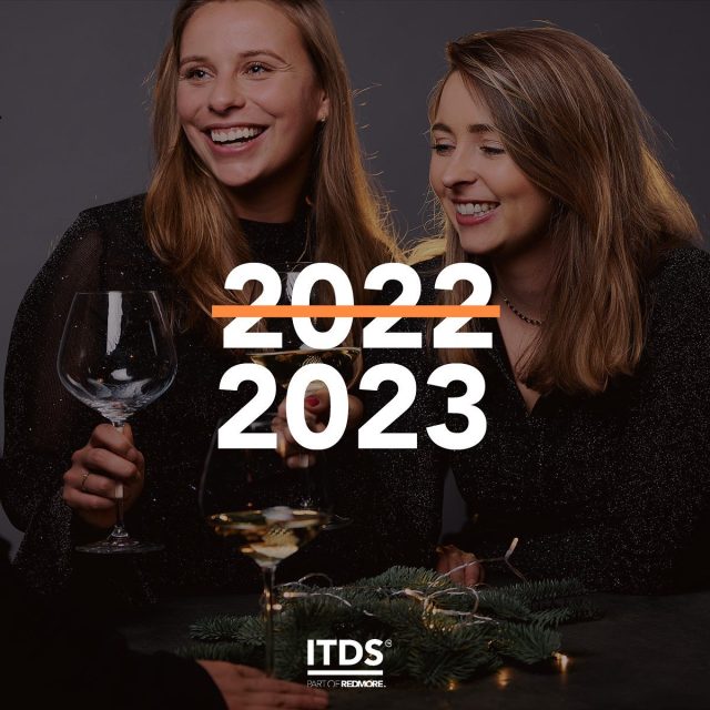 𝗪𝗲 𝘁𝗼𝗼𝘀𝘁𝗲𝗻 𝗼𝗽 𝗵𝗲𝘁 𝗻𝗶𝗲𝘂𝘄𝗲 𝗷𝗮𝗮𝗿!🥂✨

We nemen afscheid van 2022 en gaan vol vertrouwen ons jubileumjaar tegemoet. We kijken terug op een mooi jaar vol behaalde doelen en prachtige momenten. We hebben zeker niet stilgezeten! 

We trapten 2022 sportief af met het organiseren van een maandelijks padeltoernooi. Iets dat zo goed werd ontvangen door alle ITDS’ers dat we er dit jaar gewoon mee doorgaan! Daarnaast deden we ook weer mee met de Zandvoort Circuit Run en de TCS Amsterdam Marathon Business Run. 🏃

Samen met onze opdrachtgevers hebben we het afgelopen jaar gewerkt aan mooie projecten. Als expert in de markt streven we ernaar om de klant echt beter te maken en verandering binnen te brengen. Dat is en blijft onze drijfveer. Ook in 2023.💪  

Met de komst van onze Senior Manager Talent & Business Development Floor van der Pas hebben we ons Traineeship programma naar een nóg hoger niveau getild. Trainees bij ITDS krijgen, naast een waardevol opleidingsprogramma, een dedicated coachingstraject om hun ontwikkeling nog meer af te stemmen op de persoonlijke behoefte. 🎓

Het jaar stond ook in het teken van ESG. Consultants Fokke Kuijten en Marith Douw hebben zich samen met een team van collega’s actief ingezet om veranderingen door te voeren op het gebied van duurzaamheid, diversiteit en inclusie. 🙌 

Natuurlijk was er ook ruimte voor ontspanning en plezier. Van feestelijke maandvergaderingen tot uitjes en borrels. Maar ook een gezellige BBQ, heerlijke kerstlunch en als hoogtepunt: het House of HR festival in september!🎡 

Als kers op de taart werden we aan het einde van het jaar door Consultancy.nl wederom uitgeroepen tot een van de beste adviesbureaus voor verzekeraars in Nederland. Een mooi einde van een succesvol jaar en een goed begin van ons 25-jarig jubileum. We wensen iedereen al het moois toe voor het nieuwe jaar.

Cheers!

#2023 #jubileumjaar #nieuwedoelen #ITDS